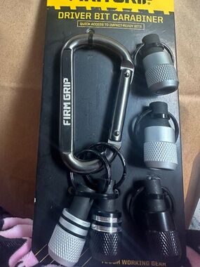 Firm grip DRIVER BIT CARABINER QUICK ACCESS TO IMPACT-READY BITS